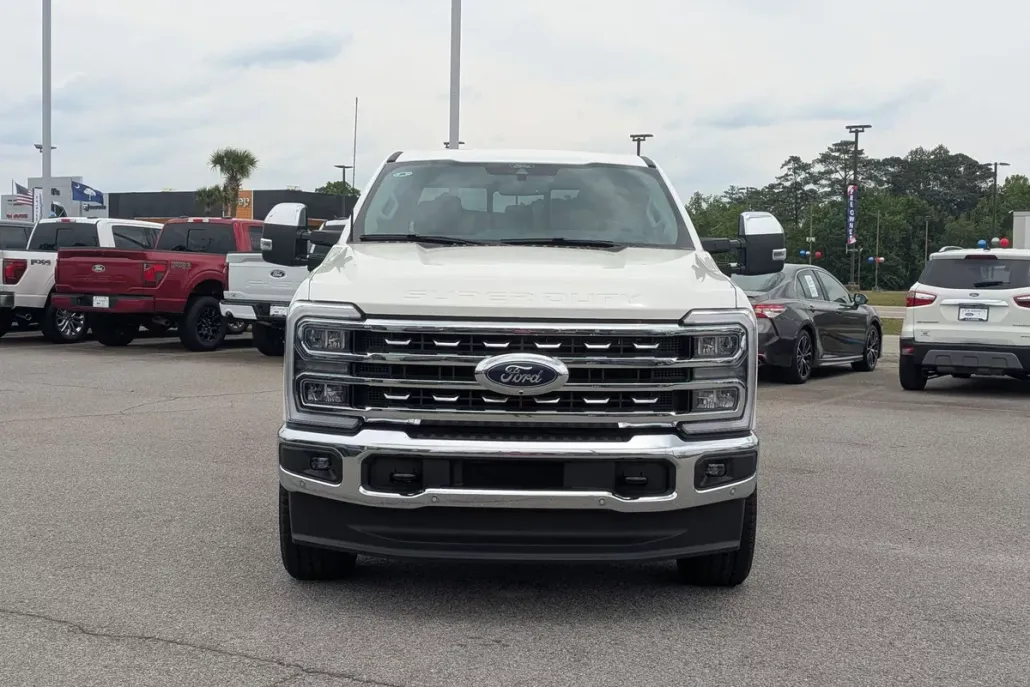 2025 Ford F-350 Lariat photo 1