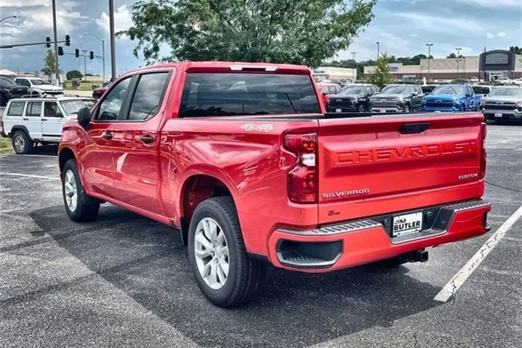 2025 Chevrolet Silverado 1500 Custom photo 1