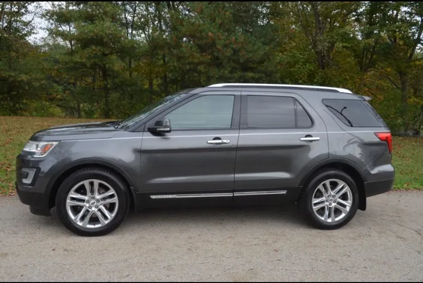 2017 Ford Explorer Limited photo 1