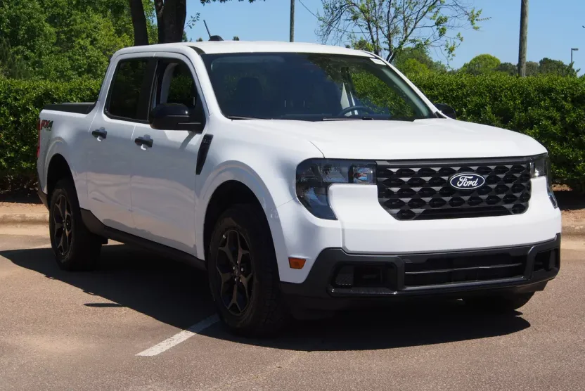 2025 Ford Maverick XLT photo 1