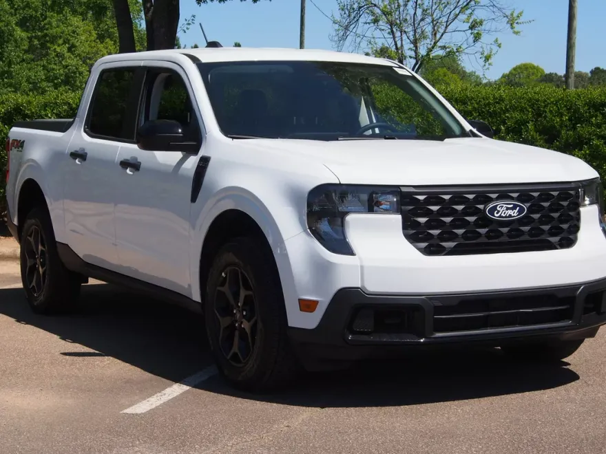 2025 Ford Maverick XLT photo 1