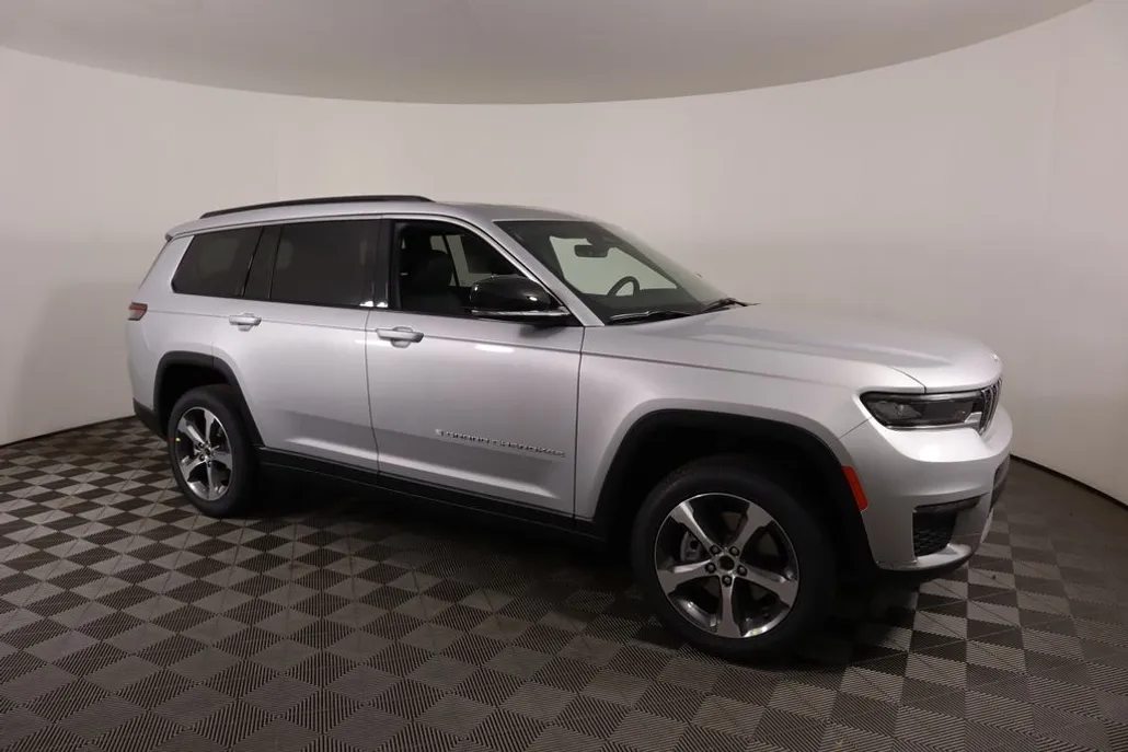 2025 Jeep Grand Cherokee Limited photo 1