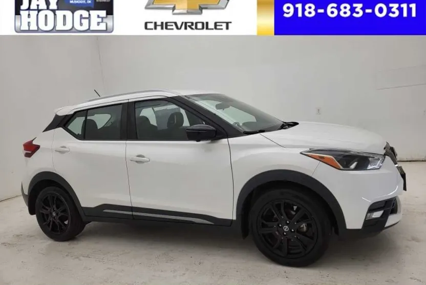 2020 Nissan Kicks SR photo 1