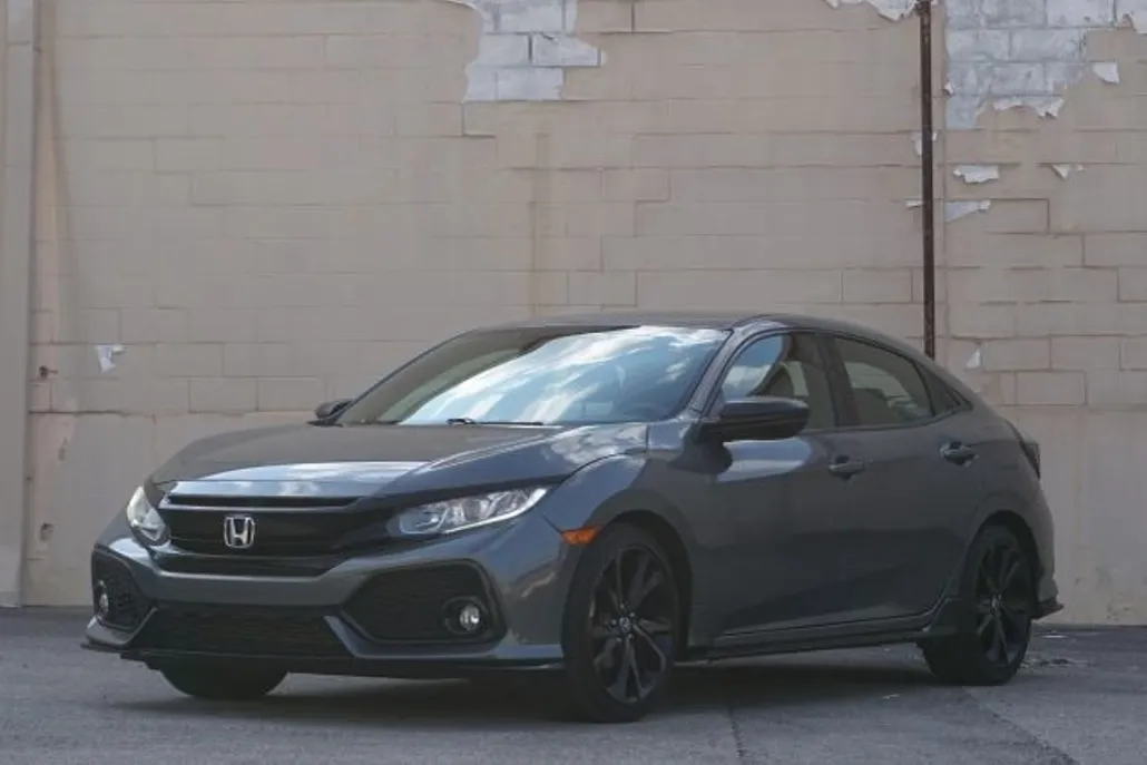 2017 Honda Civic Sport Hatchback photo 1