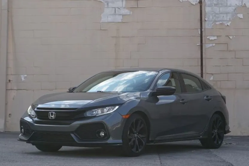 2017 Honda Civic Sport Hatchback photo 1