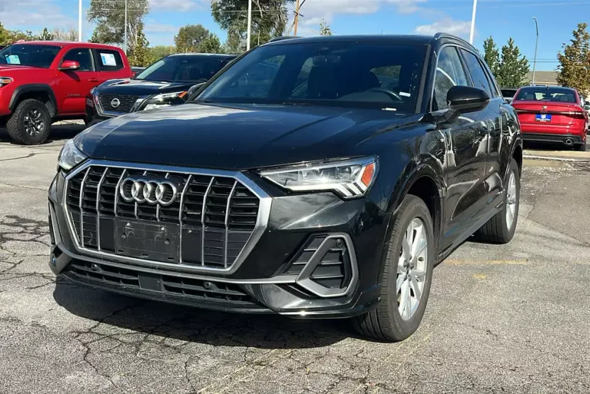 2023 Audi Q3 S line Premium photo 1