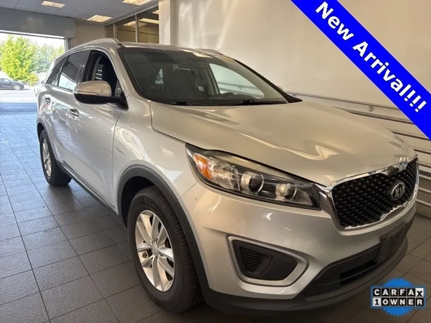 2017 Kia Sorento LX photo 1