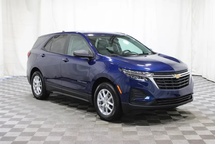 2023 Chevrolet Equinox LS photo 1