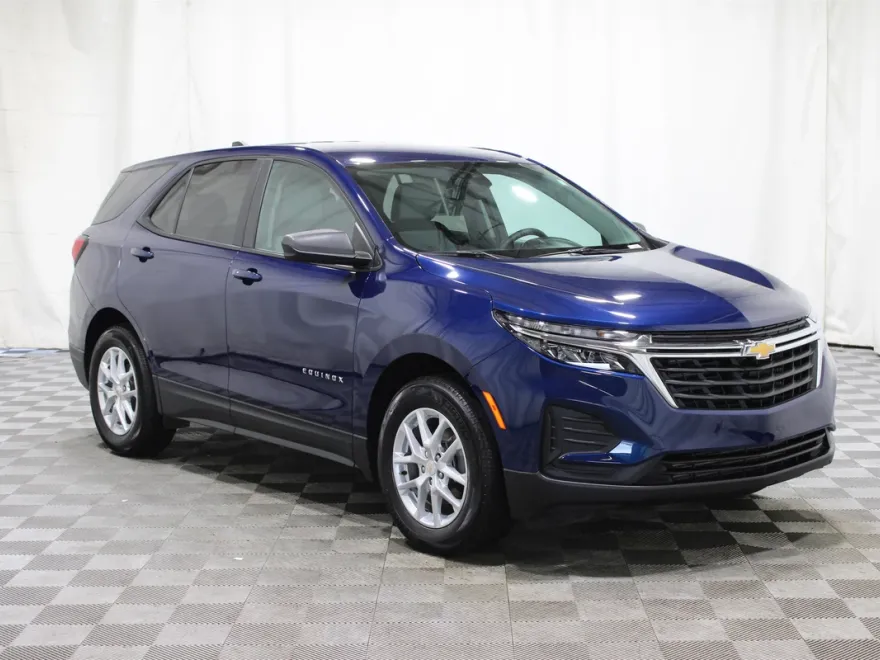 2023 Chevrolet Equinox LS photo 1