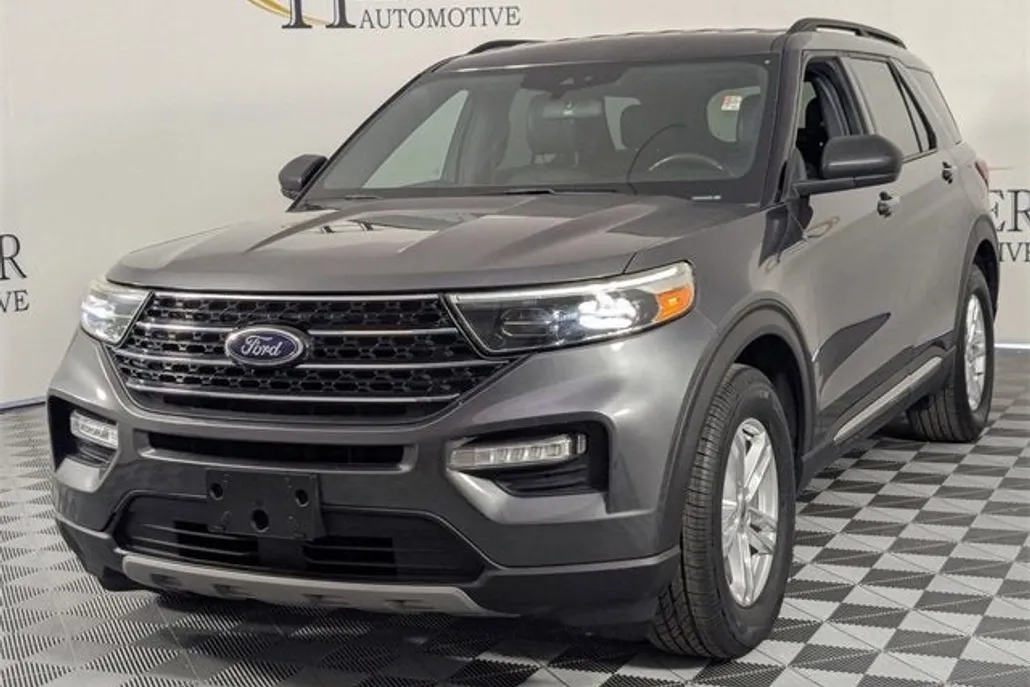 2020 Ford Explorer XLT photo 1