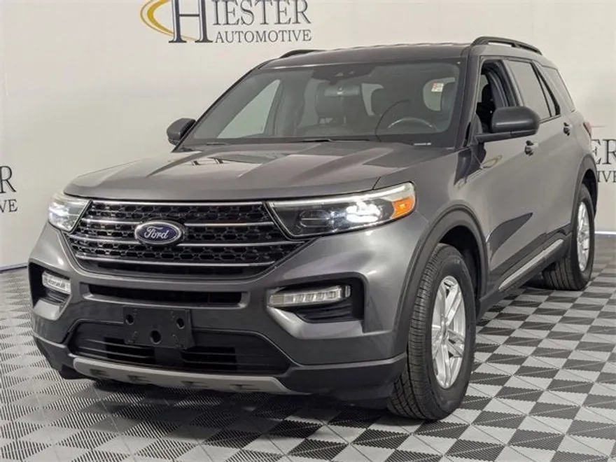 2020 Ford Explorer XLT photo 1