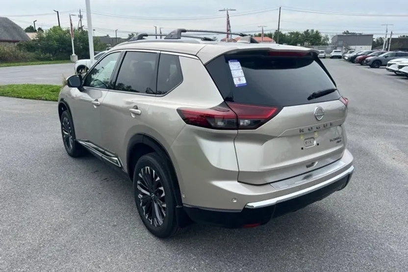 2026 Nissan Rogue Platinum photo 1