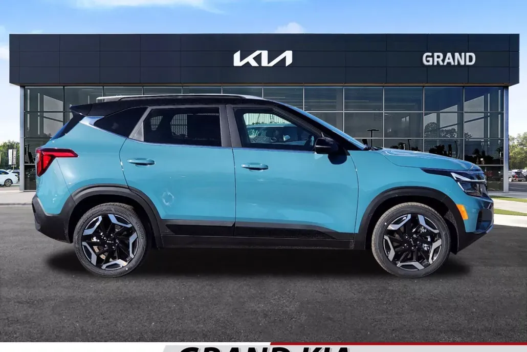 2025 Kia Seltos SX photo 1
