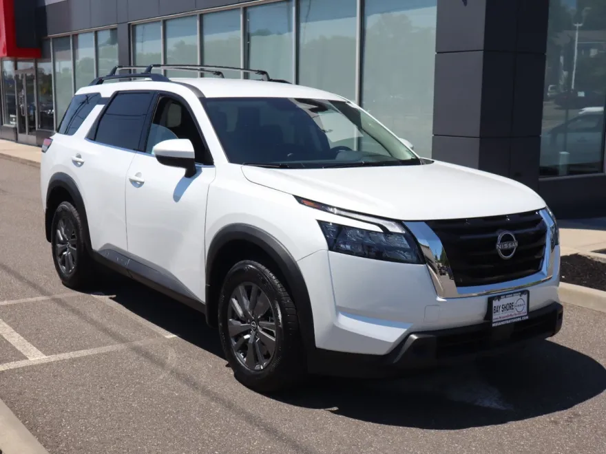 2025 Nissan Pathfinder SV photo 1
