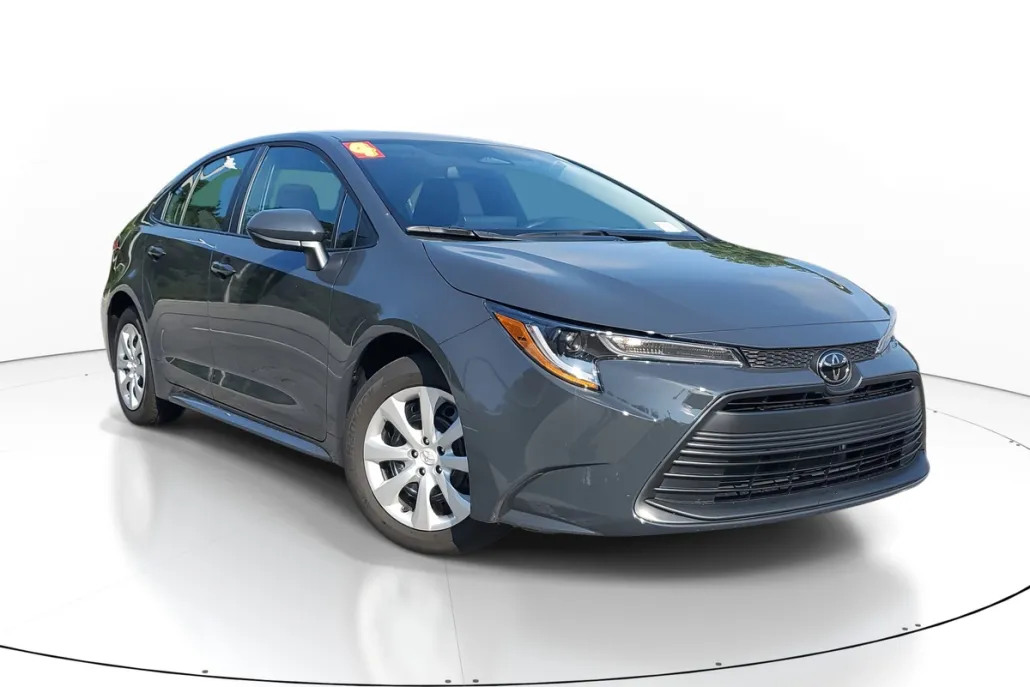 2024 Toyota Corolla LE photo 1