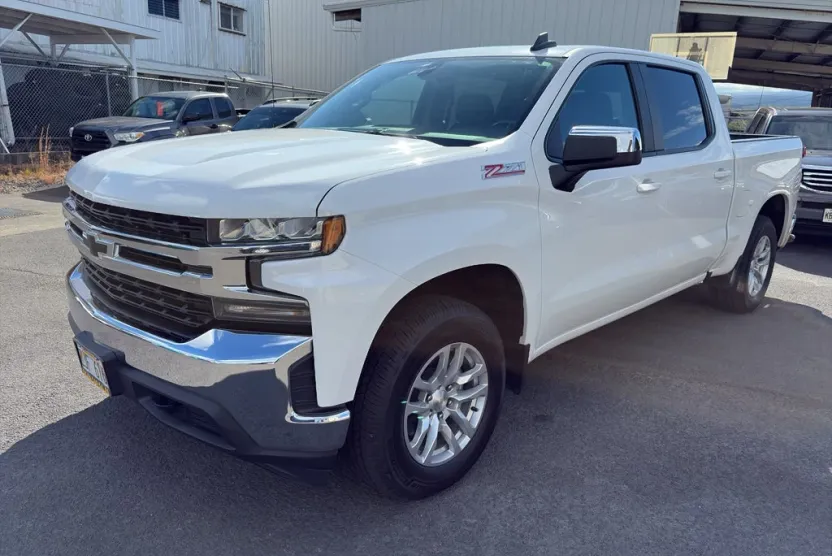 2019 Chevrolet Silverado LT photo 1