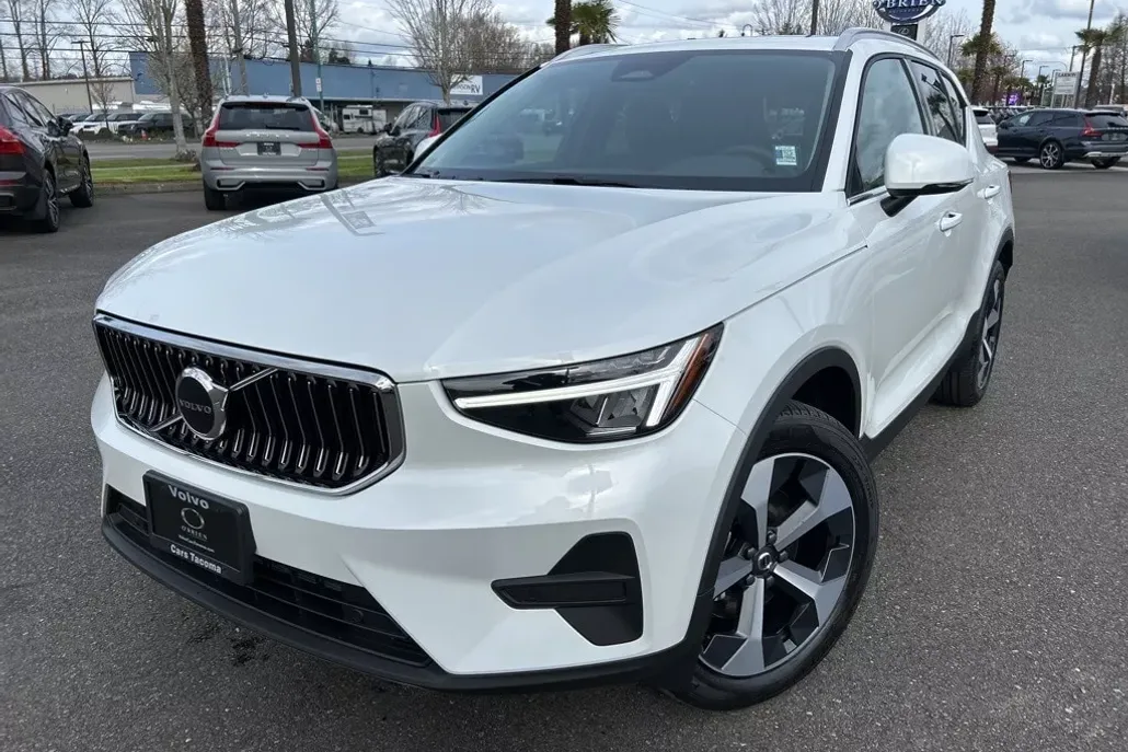 2025 Volvo XC40 Core photo 1