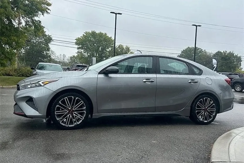 2023 Kia Forte GT photo 1