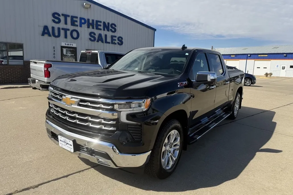 2024 Chevrolet Silverado 1500 LTZ photo 1