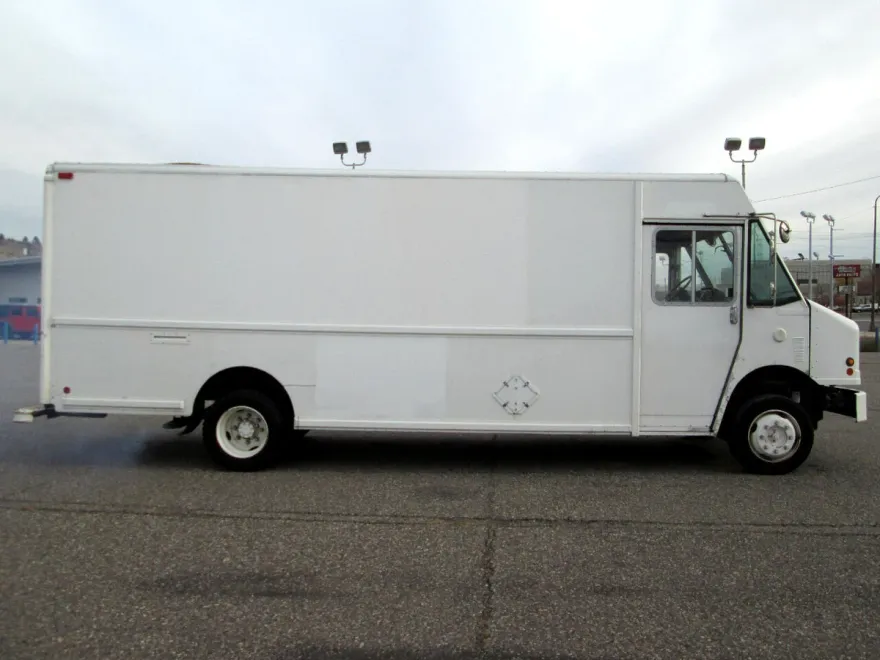 2001 Freightliner MT 55 Chassis photo 1