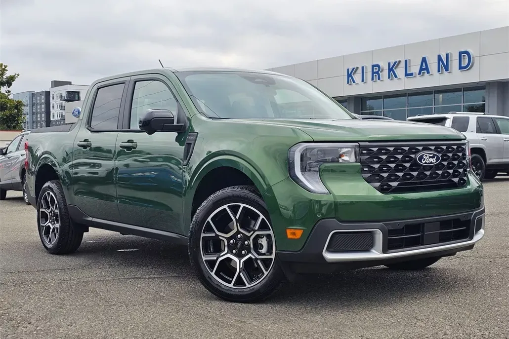 2025 Ford Maverick Lariat photo 1