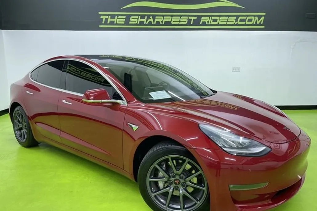 2020 Tesla Model 3 Standard Range Plus photo 1