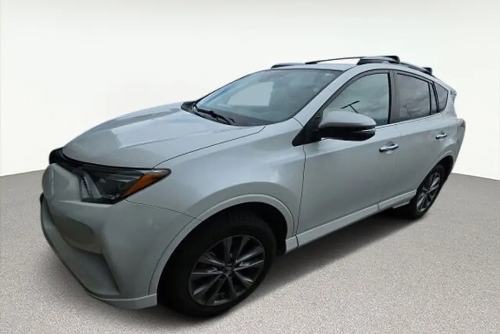 2017 Toyota RAV4 Platinum photo 1