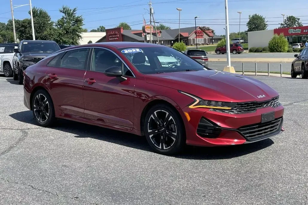 2022 Kia K5 GT-Line photo 1