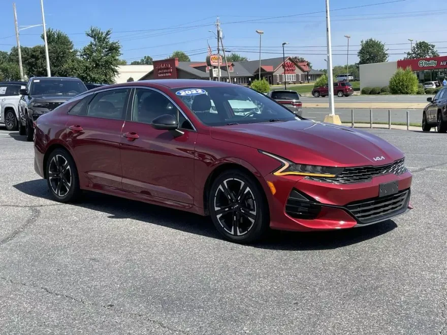 2022 Kia K5 GT-Line photo 1