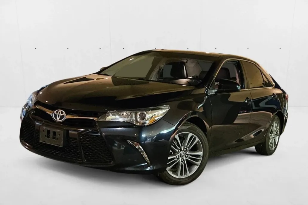 2017 Toyota Camry SE photo 1