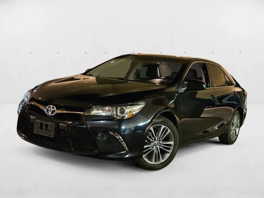 2017 Toyota Camry SE photo 1