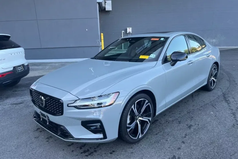 2024 Volvo S60 B5 Ultimate photo 1
