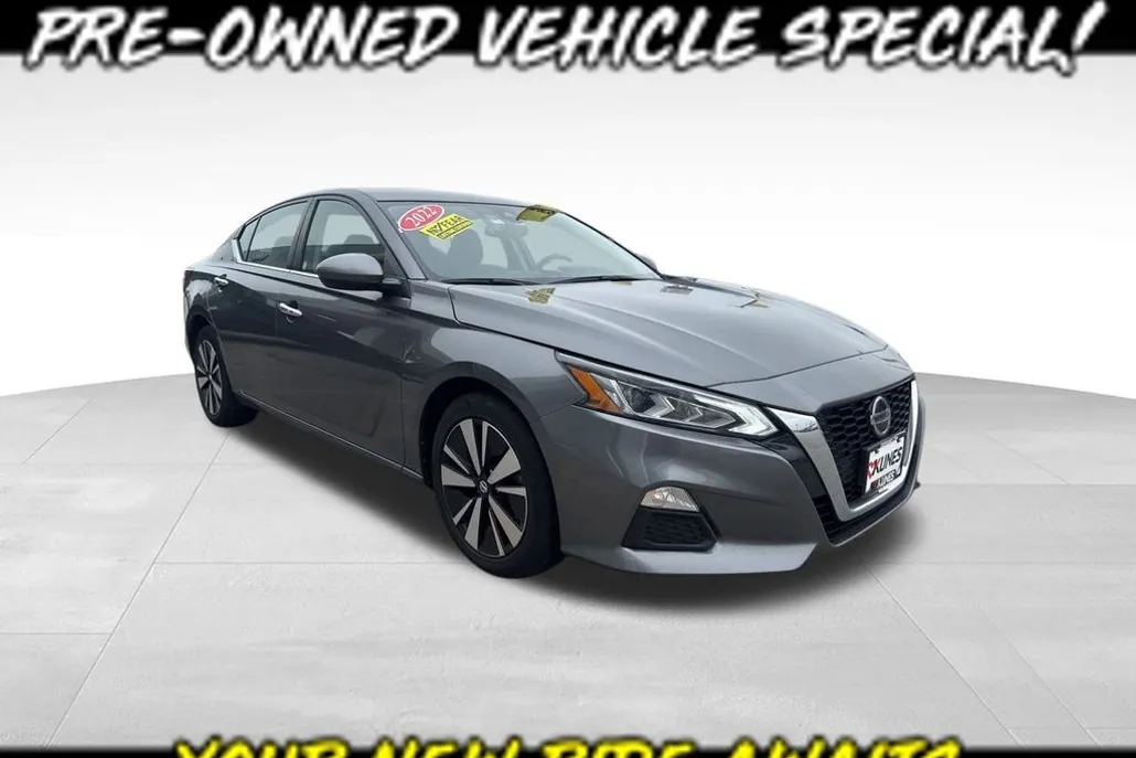 2022 Nissan Altima 2.5 SV photo 1