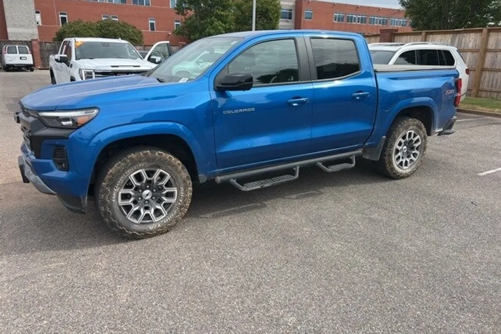 2023 Chevrolet Colorado Z71 photo 1
