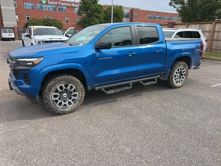 2023 Chevrolet Colorado Z71 photo 1