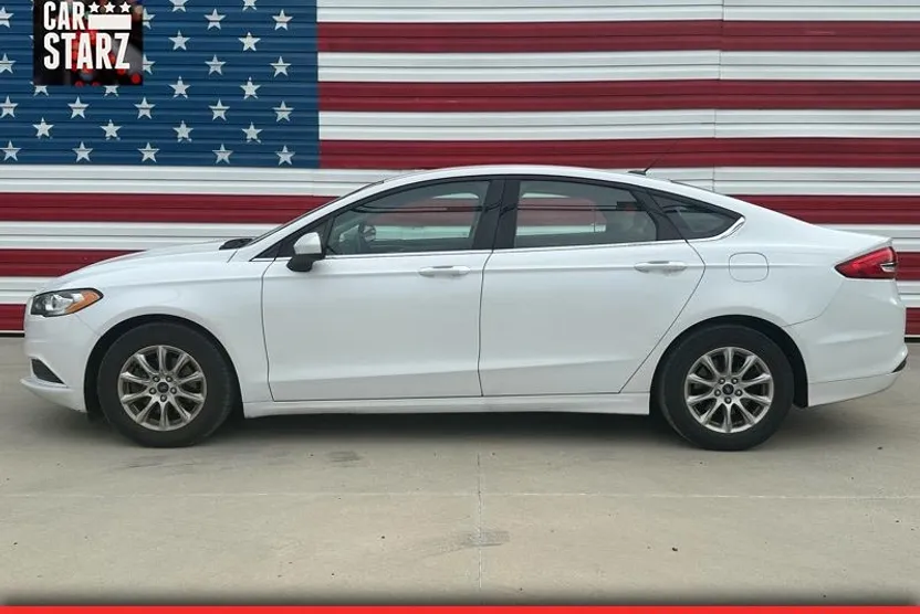 2018 Ford Fusion S photo 1