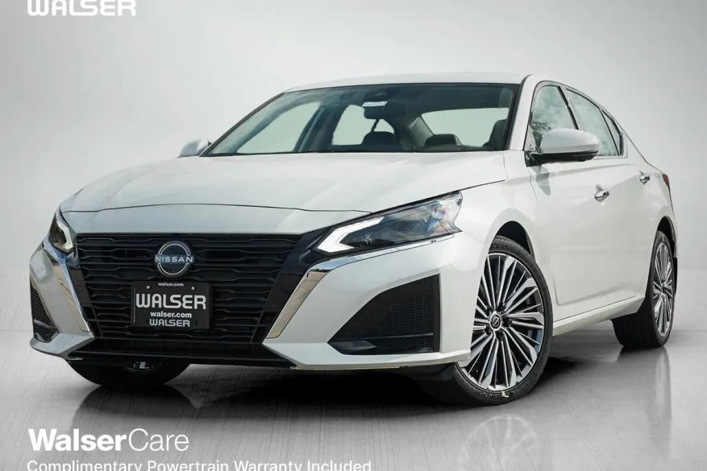 2025 Nissan Altima 2.5 SL photo 1