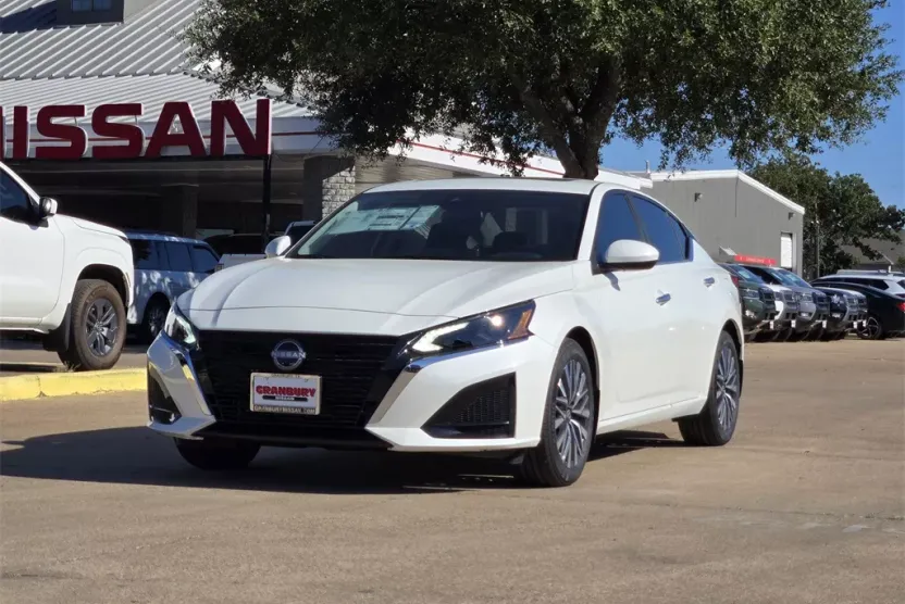 2025 Nissan Altima SV photo 1