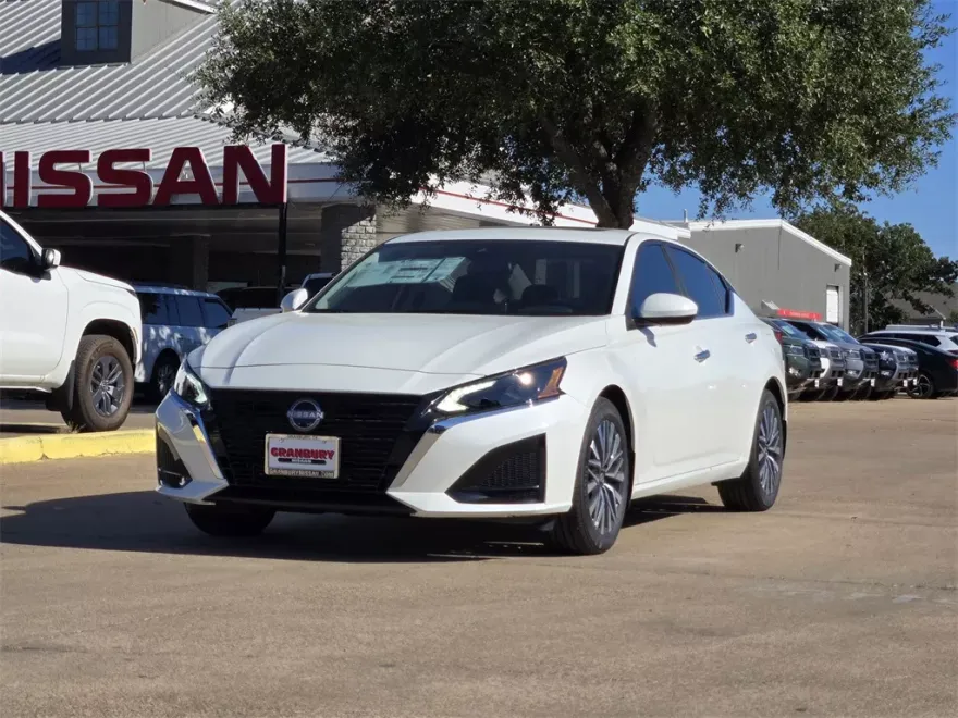 2025 Nissan Altima SV photo 1