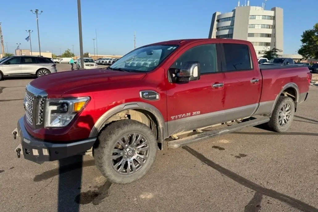 2019 Nissan Titan Platinum Reserve photo 1
