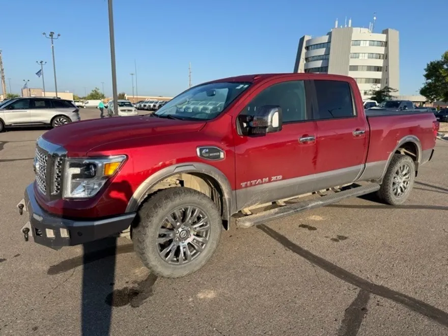 2019 Nissan Titan Platinum Reserve photo 1