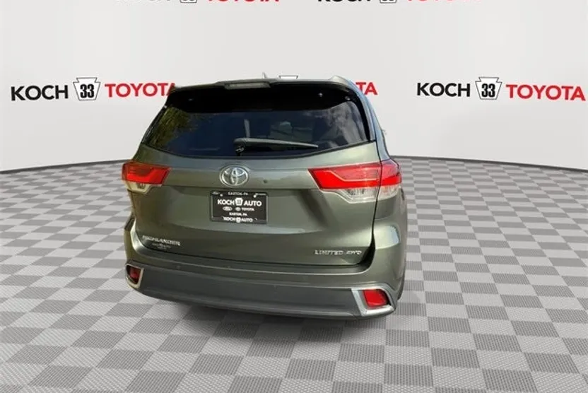2018 Toyota Highlander Limited Platinum photo 1