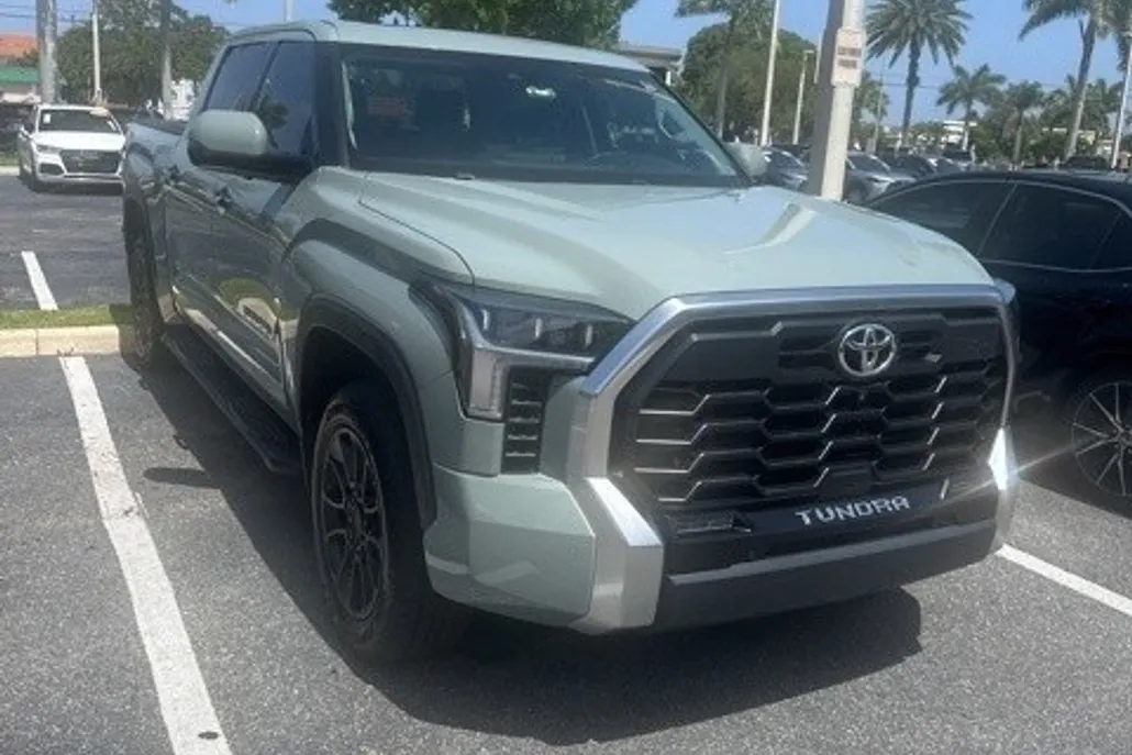 2022 Toyota Tundra Limited photo 1