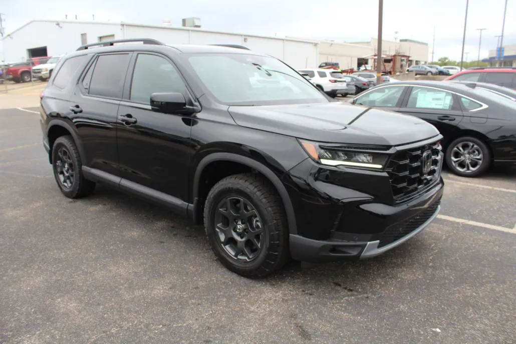 2025 Honda Pilot TrailSport photo 1