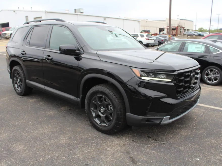 2025 Honda Pilot TrailSport photo 1