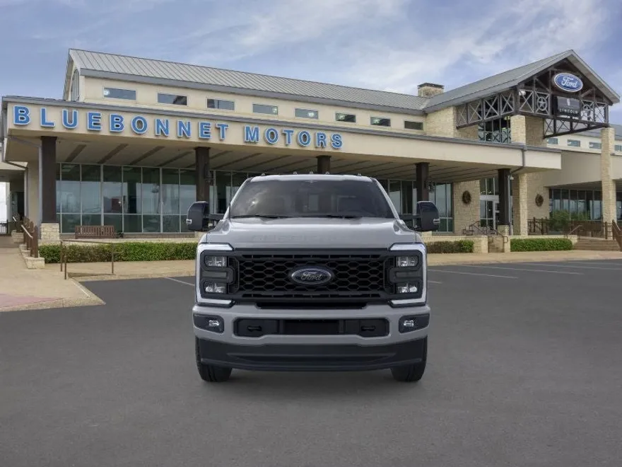 2025 Ford F-250 Lariat photo 1
