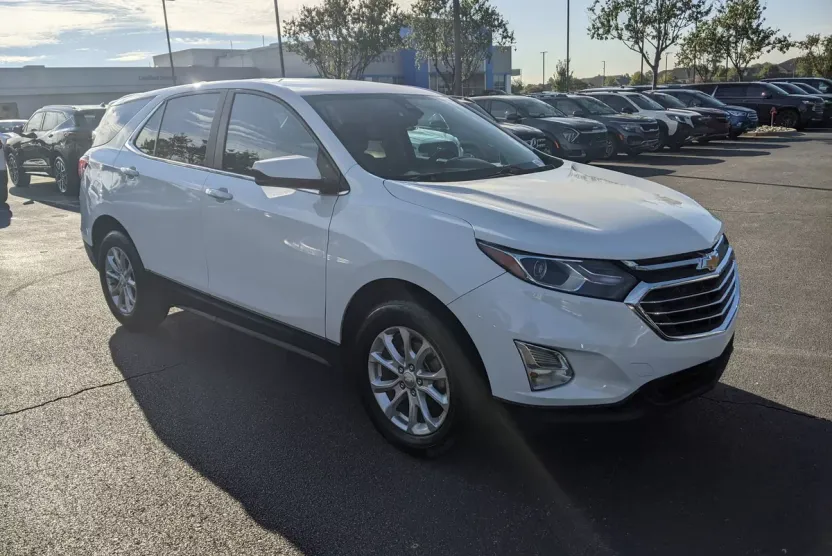 2021 Chevrolet Equinox LT photo 1
