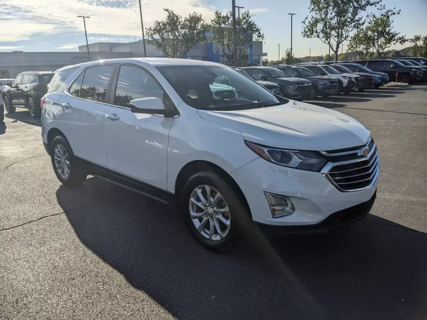 2021 Chevrolet Equinox LT photo 1