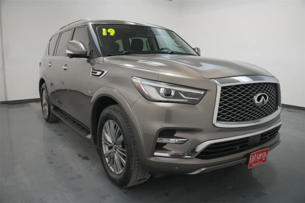 2019 Infiniti QX80 Luxe photo 1