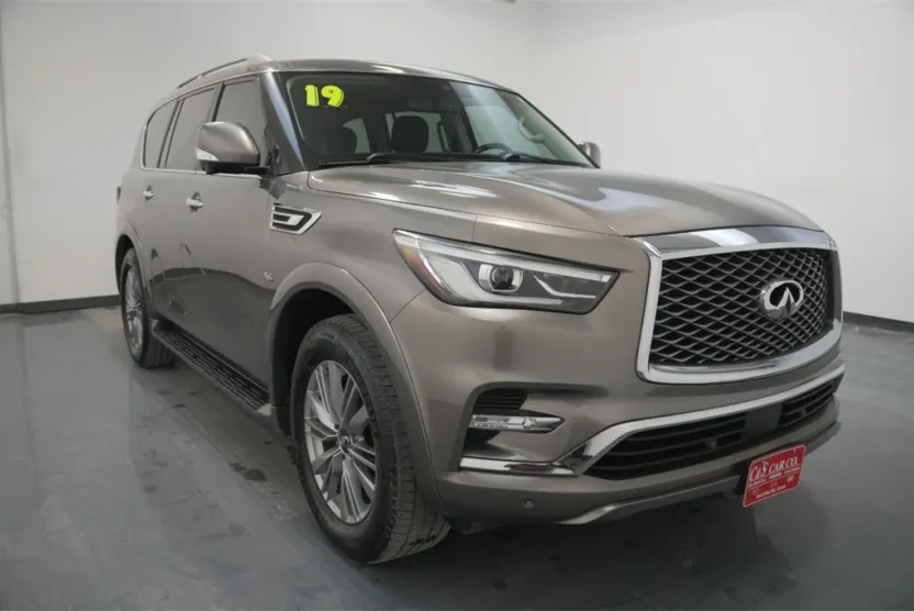 2019 Infiniti QX80 Luxe photo 1